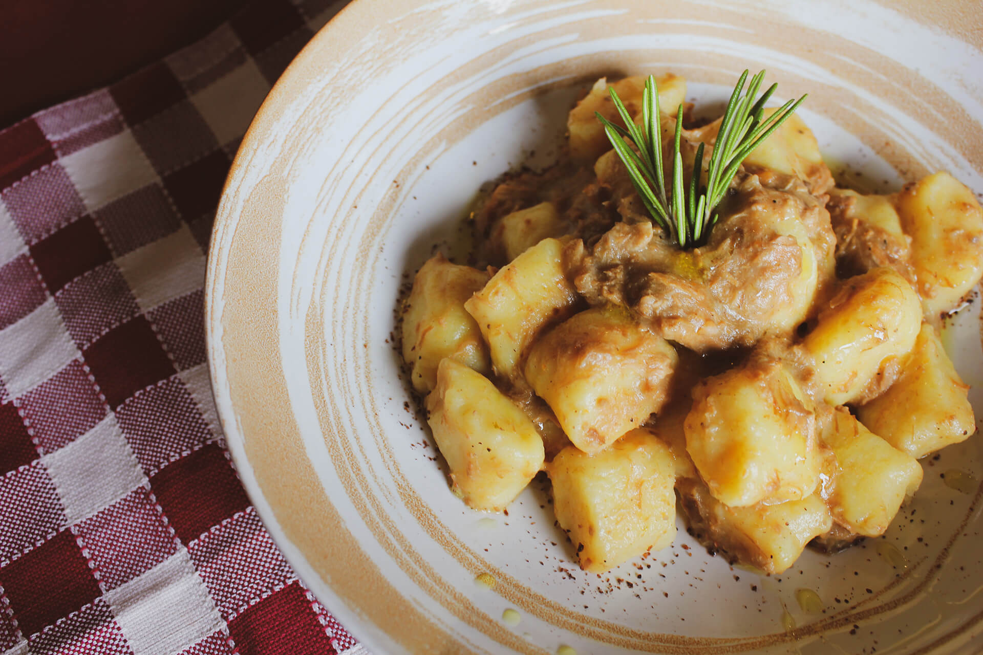 Gnocchi al ragù di coniglio